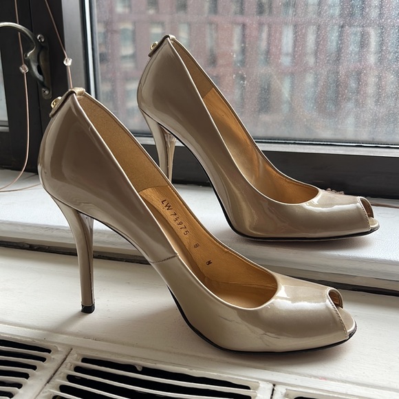 Stuart Weitzman Peep Toe Nude Pumps - Picture 3 of 6